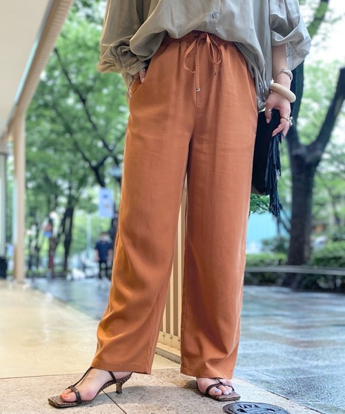 RIVE DROITE（リヴドロワ）の「リラックス感と綺麗見えを叶える美シルエット　ストーンウォッシュリラックスパンツ（その他パンツ・レディース・ブラック/カーキ/オレンジ・38/36）」の3枚目の写真