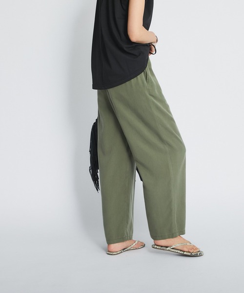 RIVE DROITE（リヴドロワ）の「リラックス感と綺麗見えを叶える美シルエット　ストーンウォッシュリラックスパンツ（その他パンツ・レディース・ブラック/カーキ/オレンジ・38/36）」の20枚目の写真