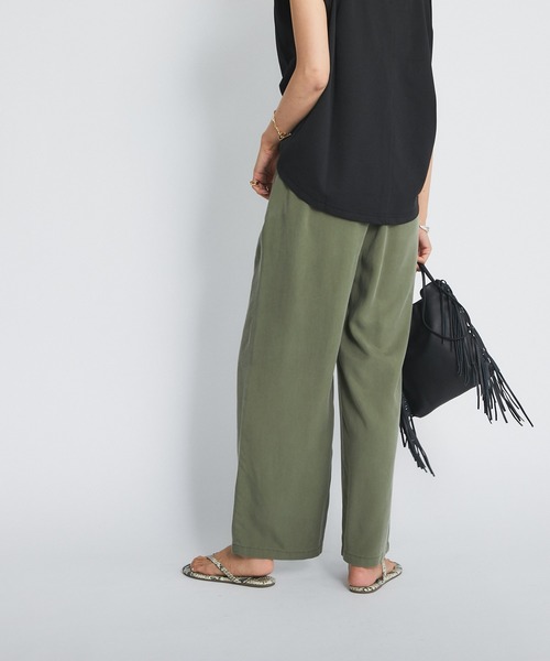 RIVE DROITE（リヴドロワ）の「リラックス感と綺麗見えを叶える美シルエット　ストーンウォッシュリラックスパンツ（その他パンツ・レディース・ブラック/カーキ/オレンジ・38/36）」の6枚目の写真