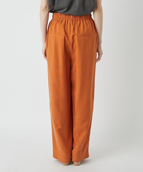 RIVE DROITE（リヴドロワ）の「リラックス感と綺麗見えを叶える美シルエット　ストーンウォッシュリラックスパンツ（その他パンツ・レディース・ブラック/カーキ/オレンジ・38/36）」の9枚目の写真