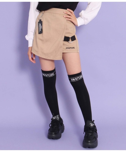 ANAP GiRL(アナップガール)の「チェーン付デザインスカパン(その他パンツ・キッズ・ベージュ/ブラック/ホワイト×ブラック・XS/S/M)」の3枚目の写真