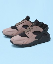 NIKE（ナイキ）の「NIKE AIR HUARACHE LE DH8143-200（スニーカー