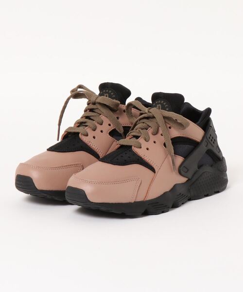 NIKE（ナイキ）の「NIKE AIR HUARACHE LE DH8143-200（スニーカー