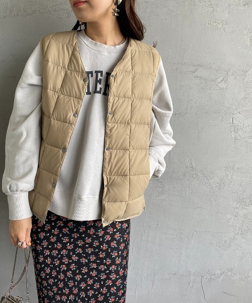 TAION（タイオン）の「【WEB限定】[TAION/タイオン] Vネック インナーダウンベスト（ダウンベスト・レディース・ブラック/オフホワイト/ベージュ・M/L）」の3枚目の写真