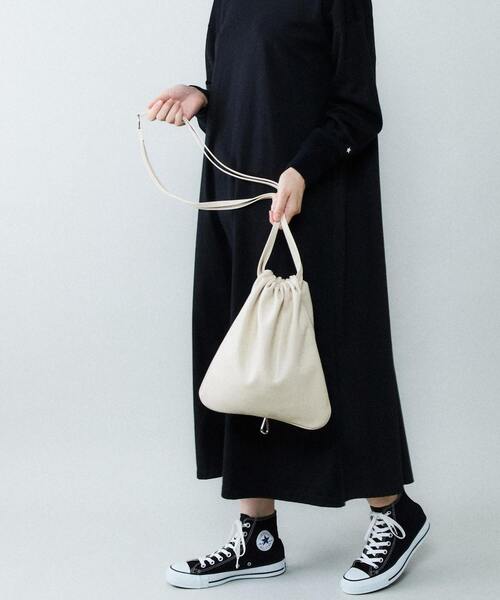 CONVERSE TOKYO（コンバーストウキョウ）の「ボンサック巾着バッグ（バックパック/リュック・レディース・ブラック/ホワイト・FREE）」の3枚目の写真