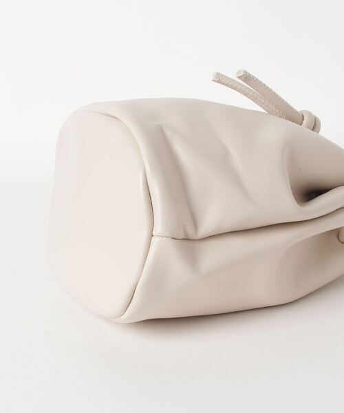 MAISON BREEZE(メゾンブリーズ)の「【MAISON BREEZE】エコレザー巾着バッグ TYPE-2 KNF(ショルダーバッグ・レディース・ホワイト/ブラック/ベージュ/イエロー・FREE)」の13枚目の写真