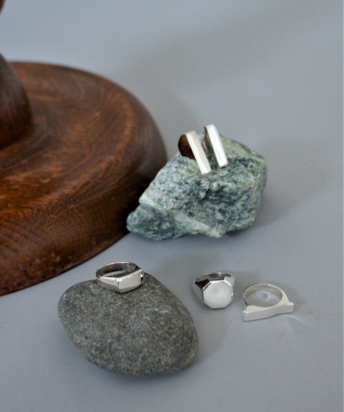 LAVER（ラバー）の「LAVER/ラバー　HOLLOW RECTANGLE RING　ホロウレクタングル　リング（リング・レディース・シルバー・6/5）」の4枚目の写真