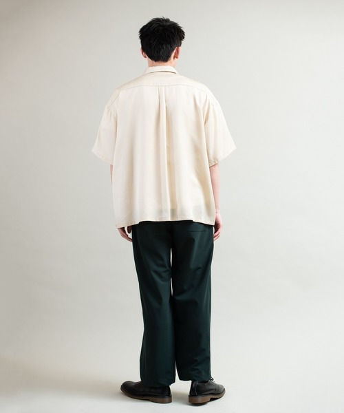 DISCOVERED(ディスカバード)の「DISCOVERED ディスカバード / FLOWER STITCH S/S OPEN COLLAR SHIRTS フラワーステッチビッグシルエットオープンカラーシャツ / DC-NPF22-SH-04(シャツ/ブラウス・メンズ・ベージュ/グリーン・1/3)」の3枚目の写真