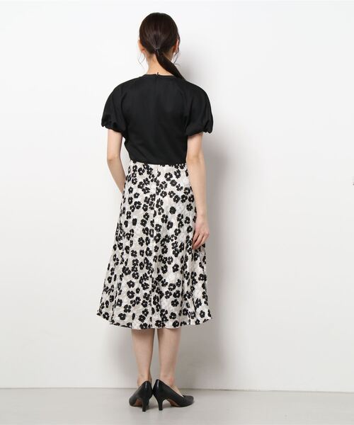 Ted Baker(テッドベーカー)の「GWIANA モノトーン フラワープリント ドレス(ドレス・レディース・ブラック・2/0/3/1)」の3枚目の写真