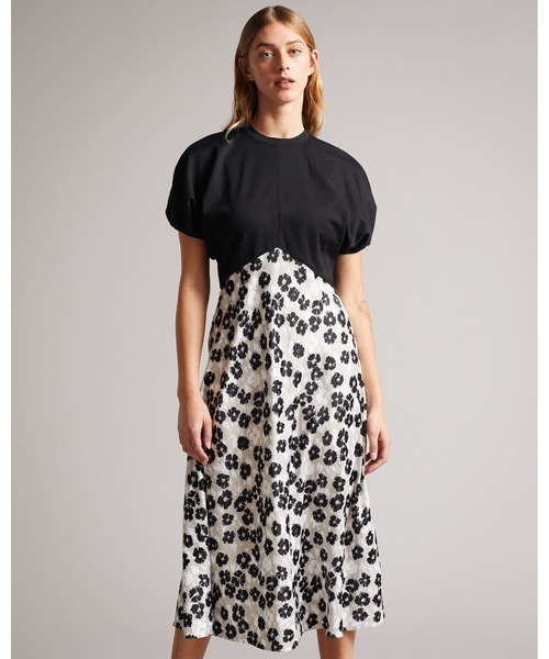 Ted Baker(テッドベーカー)の「GWIANA モノトーン フラワープリント ドレス(ドレス・レディース・ブラック・2/0/3/1)」の7枚目の写真