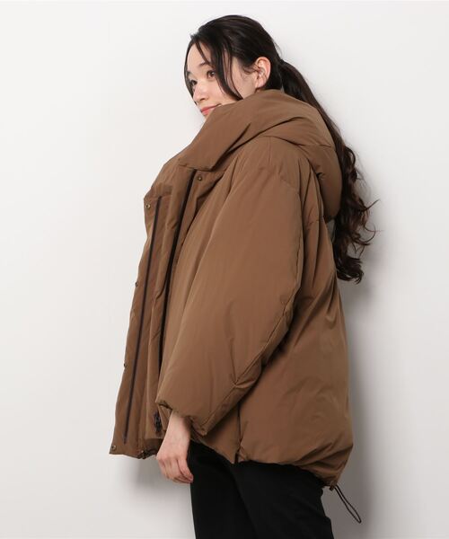 RITO(リト)の「RITO STRETCH NYLON HOODED DOWN JACKET(ダウンジャケット/コート・レディース・ライトブラウン・38)」の2枚目の写真