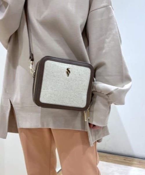 SAMANTHAVEGA（サマンサベガ）の「BOX型キャンバスショルダーバッグ（ショルダーバッグ・レディース・グレイッシュベージュ/ホワイト/ブラウン/ブラック・FREE）」の3枚目の写真