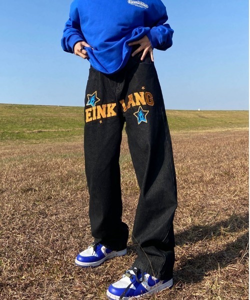 ARULE（アルール）の「A'GEM/9 × .kom『ARULE/アルール』ファイヤー レタリング ワッペン ワイドシルエット デニムパンツ（デニムパンツ・メンズ・ネイビー・M/L）」の5枚目の写真