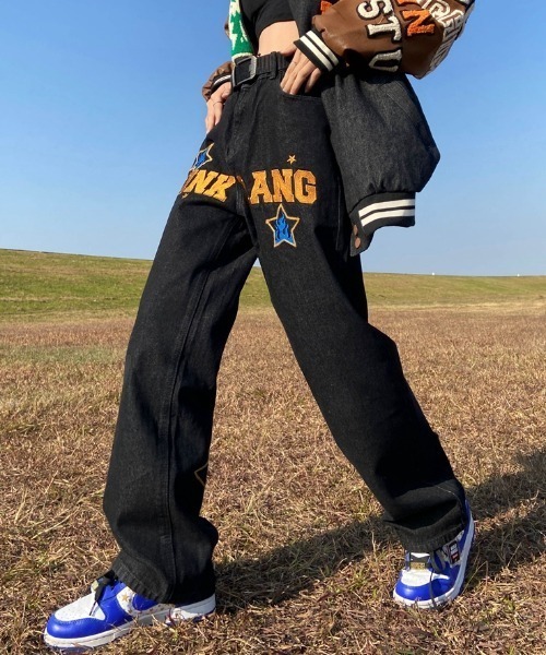 ARULE（アルール）の「A'GEM/9 × .kom『ARULE/アルール』ファイヤー レタリング ワッペン ワイドシルエット デニムパンツ（デニムパンツ・メンズ・ネイビー・M/L）」の9枚目の写真