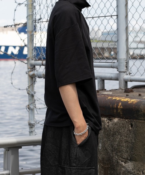 kutir(クティール)の「ロゴ入り半袖ハーフジップ(Tシャツ/カットソー・メンズ・ライトグレー/ブラック/グリーン・MEDIUM/LARGE)」の7枚目の写真