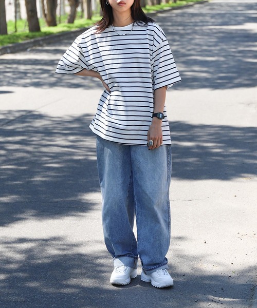 ZIP FIVE（ジップファイブ）の「【ZIP FIVE】アソートマルチボーダーオーバーサイズ半袖Tシャツ（Tシャツ/カットソー・レディース・ホワイト×ブラック/ブラック×ホワイト/ホワイト×ネイビー/ホワイト系/ブラック系/グリーン系/グリーン系1/ネイビー系/ネイビー系1/ブルー系/ブルー系1・MEDIUM/LARGE/X-LARGE）」の22枚目の写真