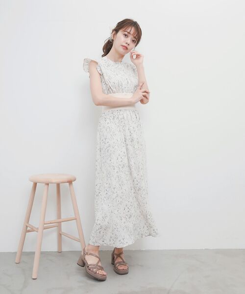 MAJESTIC LEGON（マジェスティックレゴン）の「コルセットデザインフリルワンピース（ワンピース・レディース・グレー系その他/ホワイト系その他2/ピンク系その他2/ピンクベージュ・MEDIUM/SMALL）」の5枚目の写真