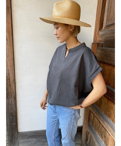HEILIS(ヘイリス)の「《hideka select》キーネックフレンチスリーブカットソー / キーネック フレンチスリーブ カットソー Tシャツ(Tシャツ/カットソー・レディース・チャコールグレー/アイボリー・FREE)」の3枚目の写真