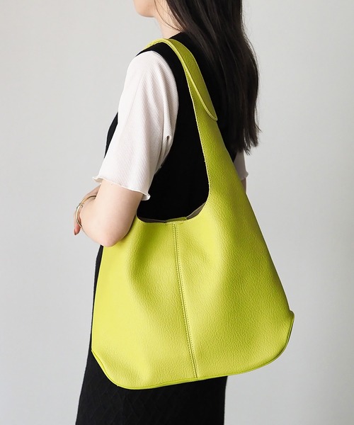 Riberry(リベリー)の「ラウンドトートバッグ(トートバッグ・レディース・ホワイト/ブラック/ベージュ/グリーン・FREE)」の4枚目の写真