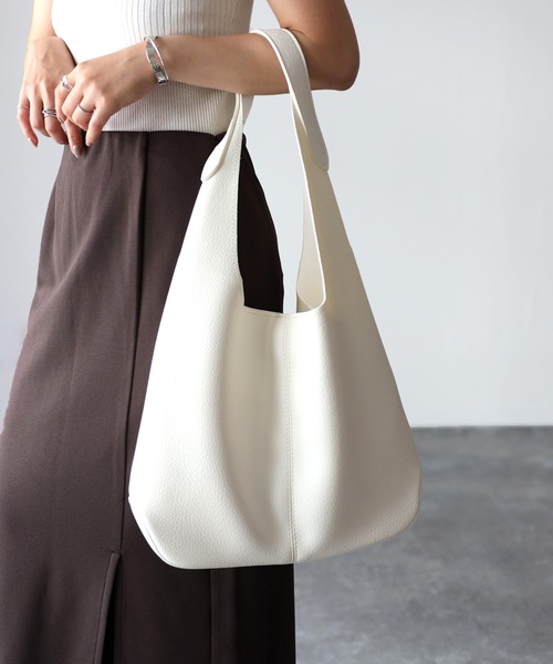 Riberry(リベリー)の「ラウンドトートバッグ(トートバッグ・レディース・ホワイト/ブラック/ベージュ/グリーン・FREE)」の17枚目の写真