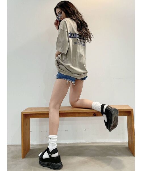 d.l.a. JEANS グリッター デニムショートパンツ　２３インチ AZUL by moussy（アズールバイマウジー）の「CUTOFF DENIM SHORT