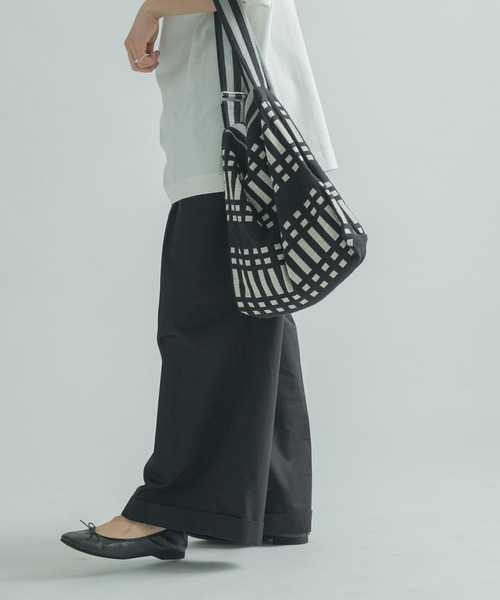 FORK&SPOON（フォークアンドスプーン）の「FORK&SPOON　コットンサテンワイドパンツ（その他パンツ・レディース・ブラック/ベージュ系その他・2/1）」の5枚目の写真