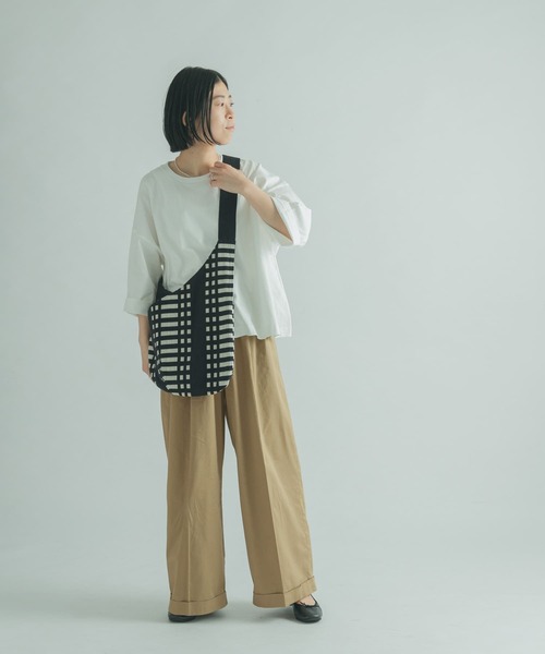 FORK&SPOON（フォークアンドスプーン）の「FORK&SPOON　コットンサテンワイドパンツ（その他パンツ・レディース・ブラック/ベージュ系その他・2/1）」の9枚目の写真