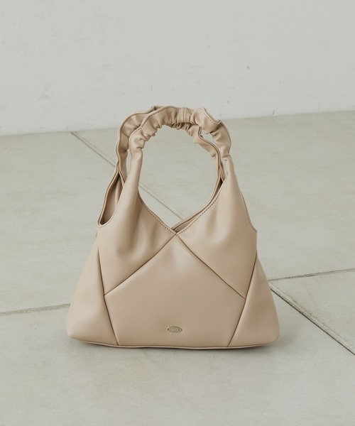 Chico（チコ）の「【2022AW】キルティング三角ショルダーバック（ショルダーバッグ・レディース・アイボリー/ブラック/グリーン/ベージュ・FREE）」の22枚目の写真