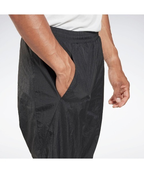 Reebok（リーボック）の「トレイン ウーブン パンツ / TRAIN WOVEN PANT（スウェットパンツ・メンズ・ブラック/ブルー・X-SMALL/SMALL/MEDIUM/LARGE/X-LARGE/XX-LARGE/XXX-LARGE）」の10枚目の写真