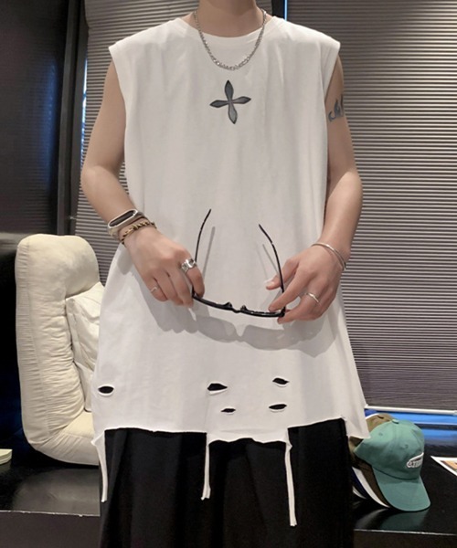 NOWLE（ノウル）の「【NOWLE】ダメージ加工 ブレイク ワンポイント ノースリーブ（タンクトップ・メンズ・ホワイト/ブラック・MEDIUM/X-LARGE/LARGE）」の9枚目の写真