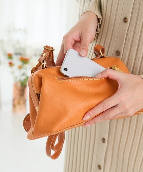 もっちり柔らかシボが入ったオレンジ 本革オリジナルバッグ ②オマケ付き♡ ORSETTO（オルセット） スマホポシェット ポーチ やぎ革 CAPRE 03-005