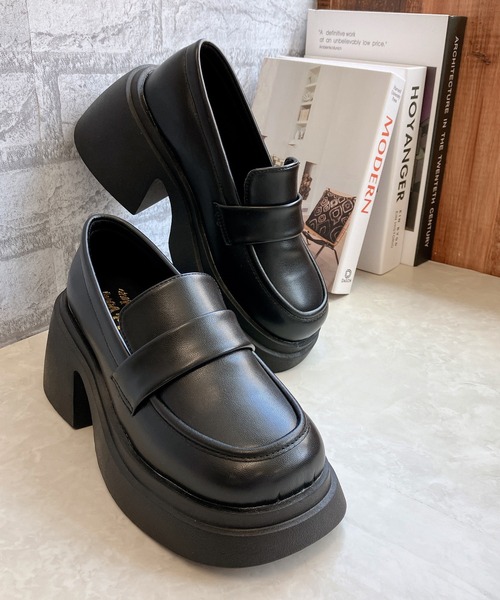 Noubel Voug Relax(ヌーベルヴォーグリラックス)の「厚底 スクエアトゥ コインローファー(ローファー・レディース・ブラック/ブラック系その他・S/L/M/LL)」の22枚目の写真