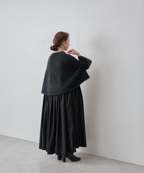 BEARDSLEY(ビアズリー)の「ファーニットポンチョ(ニット/セーター・レディース・ホワイト/ブラック・FREE)」の3枚目の写真