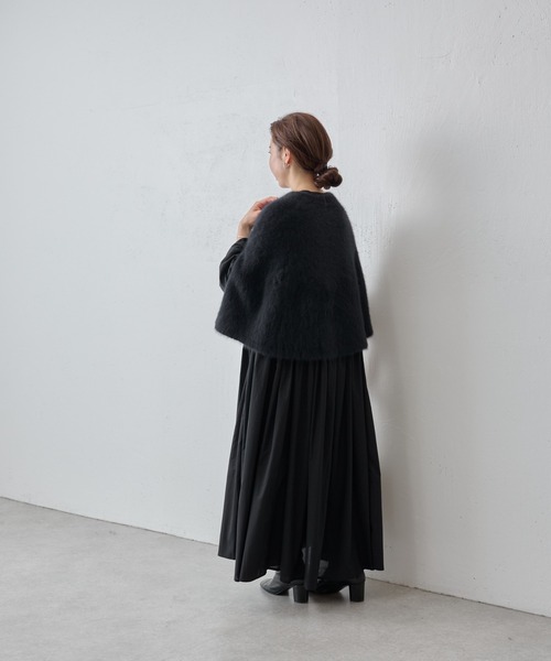 BEARDSLEY(ビアズリー)の「ファーニットポンチョ(ニット/セーター・レディース・ホワイト/ブラック・FREE)」の4枚目の写真