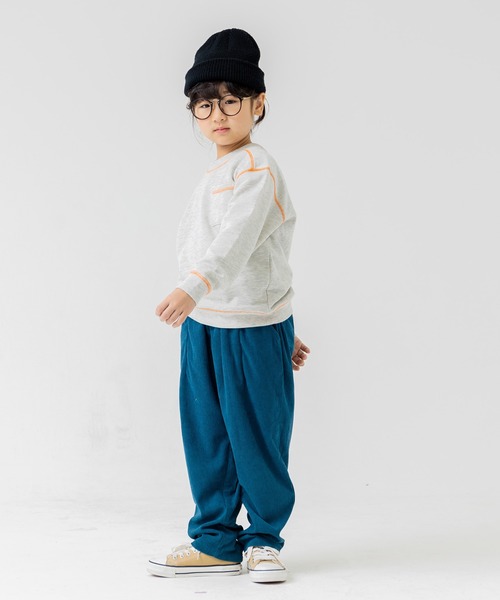 JAM & LINK(ジャムアンドリンク)の「配色ステッチ 無地裏毛トレーナー(スウェット・キッズ・オフホワイト/ブルー/チャコールグレー/グリーン/ピンク/ワインレッド/マスタード/パープル/ミント/ネイビー/ベージュ/ブラック・90cm/100cm/110cm/120cm/130cm/140cm/150cm/160cm)」の14枚目の写真