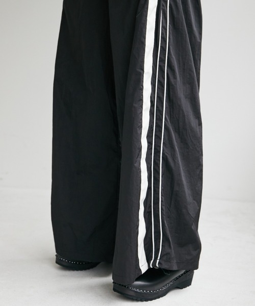 SIDELINE WIDE PANTS サイドラインワイドパンツ（その他パンツ