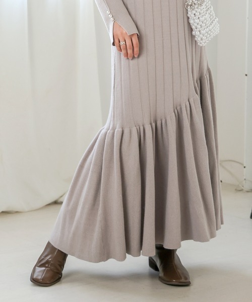 Bab(バブ)の「パールボタンフレアラインニットワンピース(ワンピース・レディース・グレー/グリーン/ブラック・M/S)」の13枚目の写真