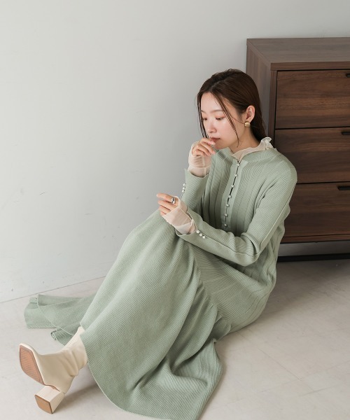 Bab(バブ)の「パールボタンフレアラインニットワンピース(ワンピース・レディース・グレー/グリーン/ブラック・M/S)」の14枚目の写真