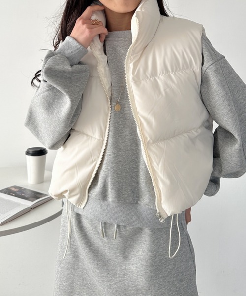 CLEA（クレア）の「コンパクトショート丈ファスナー中綿ダウンベスト（ダウンベスト・レディース・ブラック/アイボリー/ブラウン・FREE）」の5枚目の写真