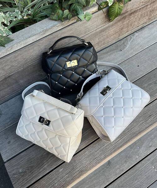 MAJESTIC LEGON（マジェスティックレゴン）の「パールキルティングバニティバッグ（ハンドバッグ・レディース・ブラック/サックスブルー/アイボリー・FREE）」の18枚目の写真