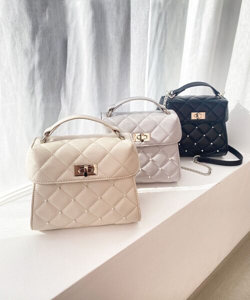 MAJESTIC LEGON（マジェスティックレゴン）の「パールキルティングバニティバッグ（ハンドバッグ・レディース・ブラック/サックスブルー/アイボリー・FREE）」の19枚目の写真