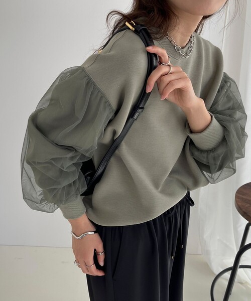 fredy emue(フレディエミュ)の「袖チュールポンチプルオーバー(Tシャツ/カットソー・レディース・アイボリー/カーキ/チャコールグレー・38)」の2枚目の写真