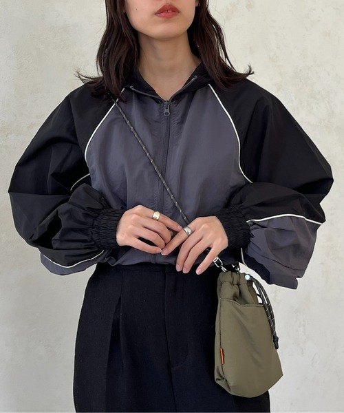 CPCM（シーピーシーエム）の「裾ドロスト配色トラックジャケット（ブルゾン・レディース・パープル/ブラック/オフホワイト・FREE）」の2枚目の写真