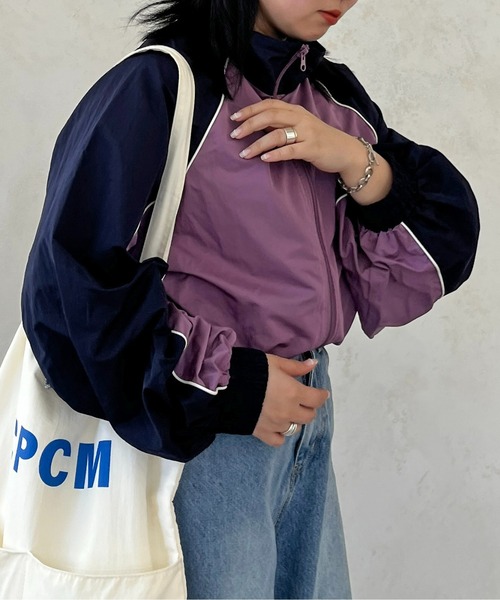 CPCM（シーピーシーエム）の「裾ドロスト配色トラックジャケット（ブルゾン・レディース・パープル/ブラック/オフホワイト・FREE）」の7枚目の写真