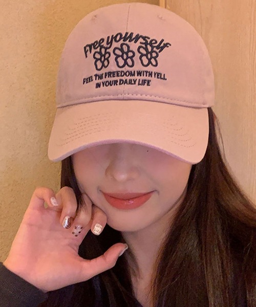 LAFFMO(ラフモ)の「フラワーロゴ刺繍キャップ(キャップ・レディース・アイボリー/ブラック/ボルドー/ピンク・F)」の3枚目の写真