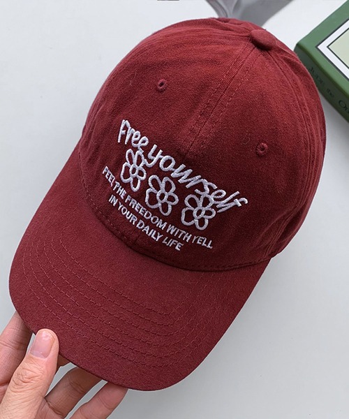 LAFFMO(ラフモ)の「フラワーロゴ刺繍キャップ(キャップ・レディース・アイボリー/ブラック/ボルドー/ピンク・F)」の4枚目の写真