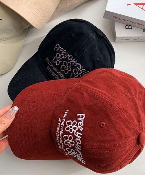 LAFFMO(ラフモ)の「フラワーロゴ刺繍キャップ(キャップ・レディース・アイボリー/ブラック/ボルドー/ピンク・F)」の11枚目の写真