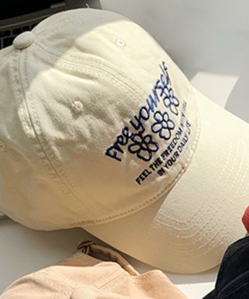 LAFFMO(ラフモ)の「フラワーロゴ刺繍キャップ(キャップ・レディース・アイボリー/ブラック/ボルドー/ピンク・F)」の7枚目の写真