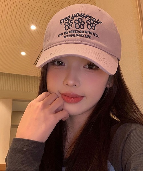 LAFFMO(ラフモ)の「フラワーロゴ刺繍キャップ(キャップ・レディース・アイボリー/ブラック/ボルドー/ピンク・F)」の9枚目の写真