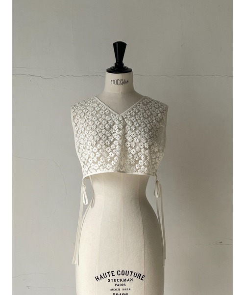 Heriter(エリテ)の「フラワーエンブロイダリージレ(ベスト・レディース・ネイビー/オフホワイト・38)」の5枚目の写真